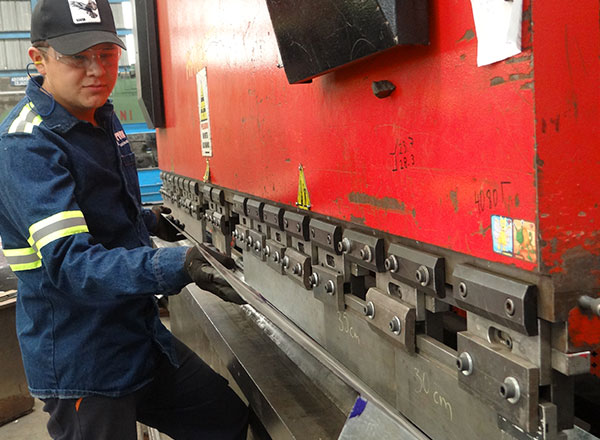 CORTE Y DOBLEZ DE PLACA